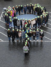 Bild vergrern: Flashmob zum Weltfrauentag auf dem Rathausplatz